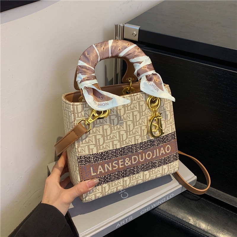 Luxury Designer Bag Casual Tote Bag Handbag Spacious Armpit High Quality Fashion Shoulder Bag Advanced Leather Zipper Closure with Adiustable Crossbod