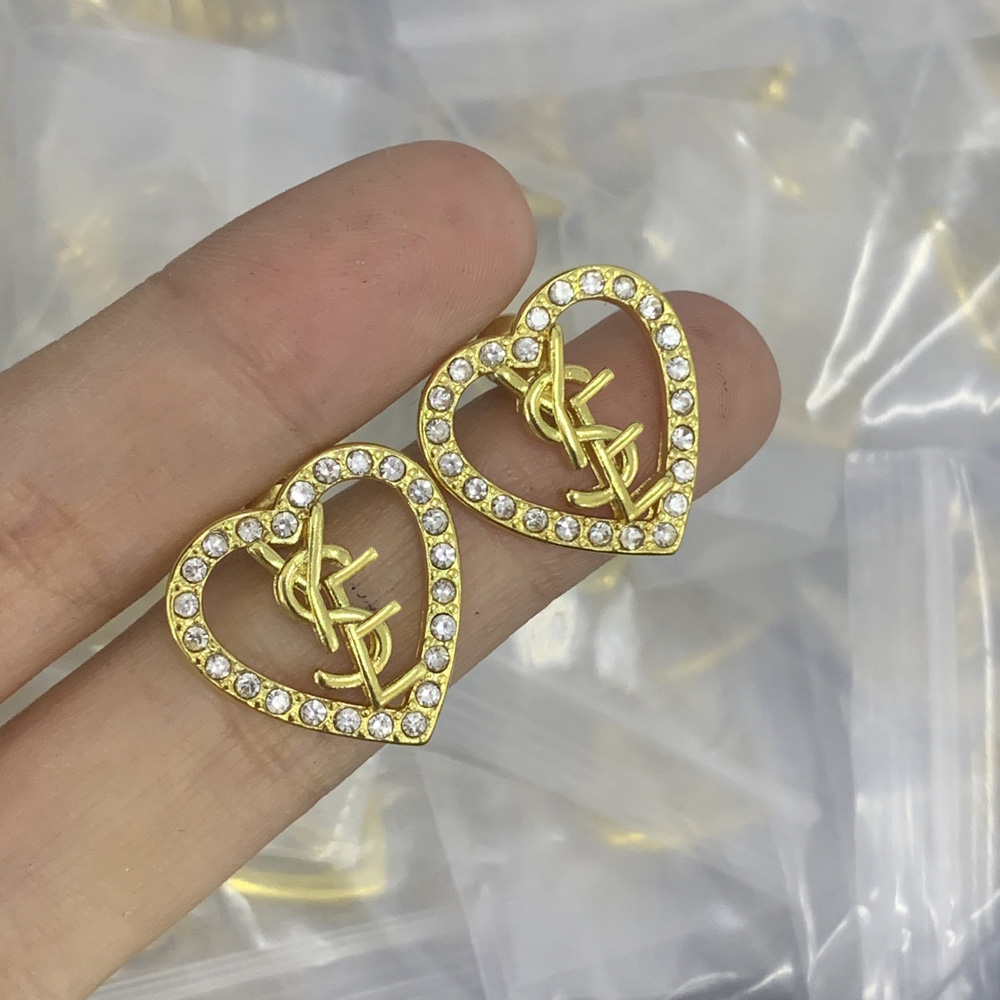 Heart-shape Letter Stud Earrings Luxury Earrings Designer Style High Quality Romantic Love Gifts High-Quality Copper Material Jewelry Gifts Earrings New Styles