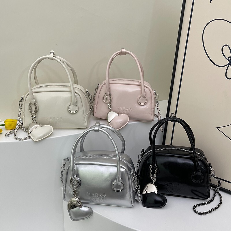 2025 New Outdoor Style Free Delivery Designer Bag High End Handbag For Women Fashionable And Versatile Single Shoulder Pillow Simple Commuting Crossbo