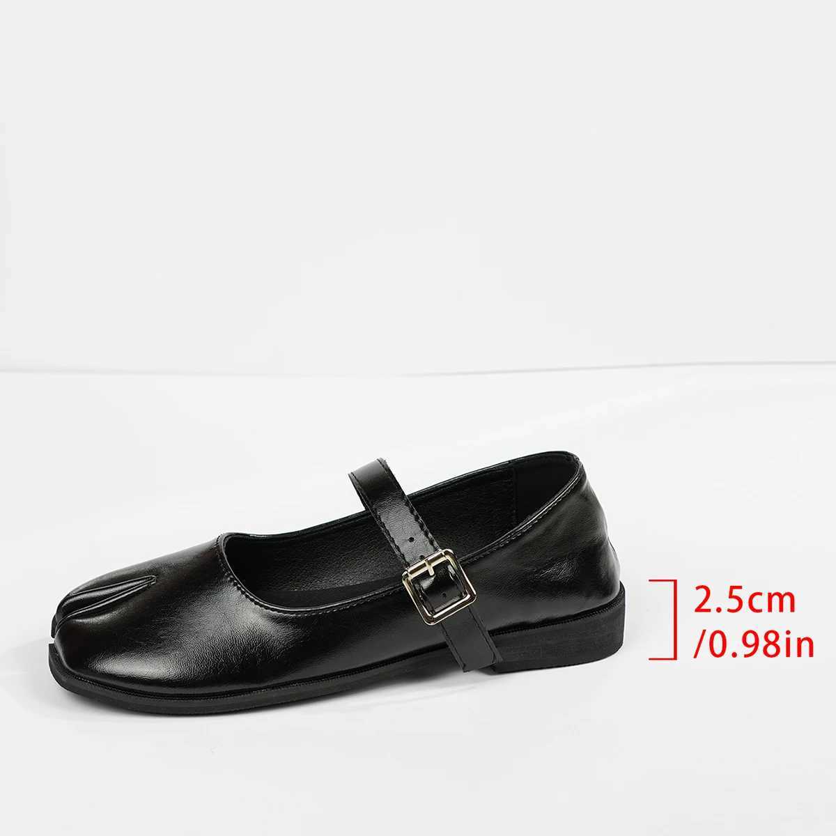 Novelty Split Toe Shoes Womens Leather Mary Janes Japanese Style Handcart Flat Ankle Bele Tabi Ninja Loafers Womens+Free Socks Z250521