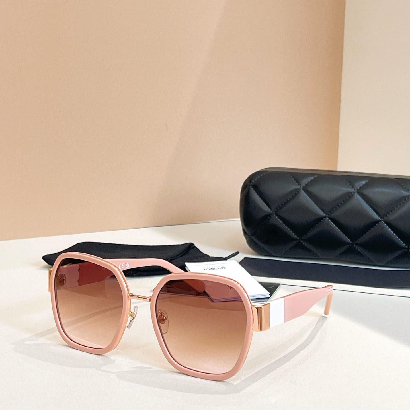 Spring Summer Fashion ShowFirst Sunglasses Female Designer Metal Square Casual Party High End Sunglasses 4024