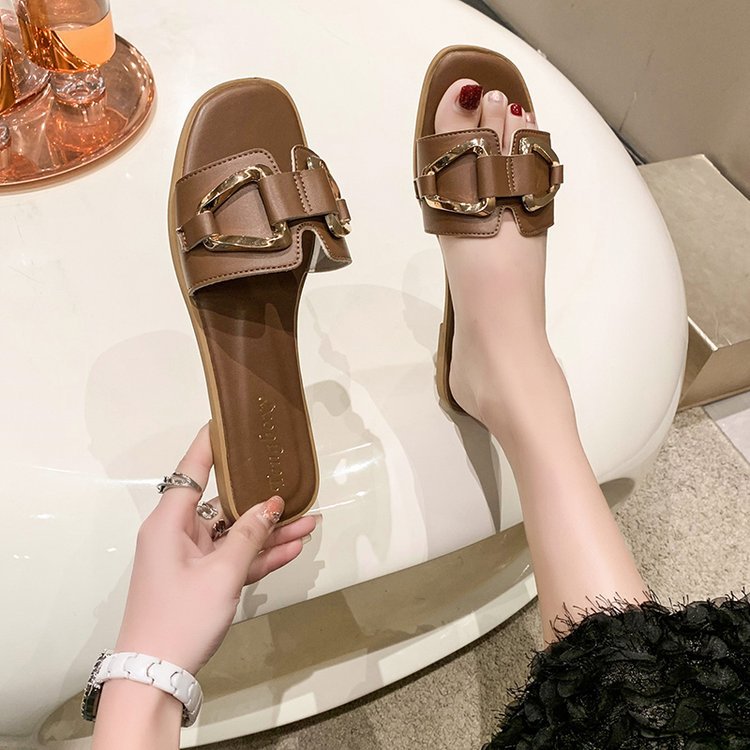 Free shipping Designer Women's cross-border trade large-sized beach flip-flops 2025 Summer square-toed open-toe slippers Simple commuting one-sho
