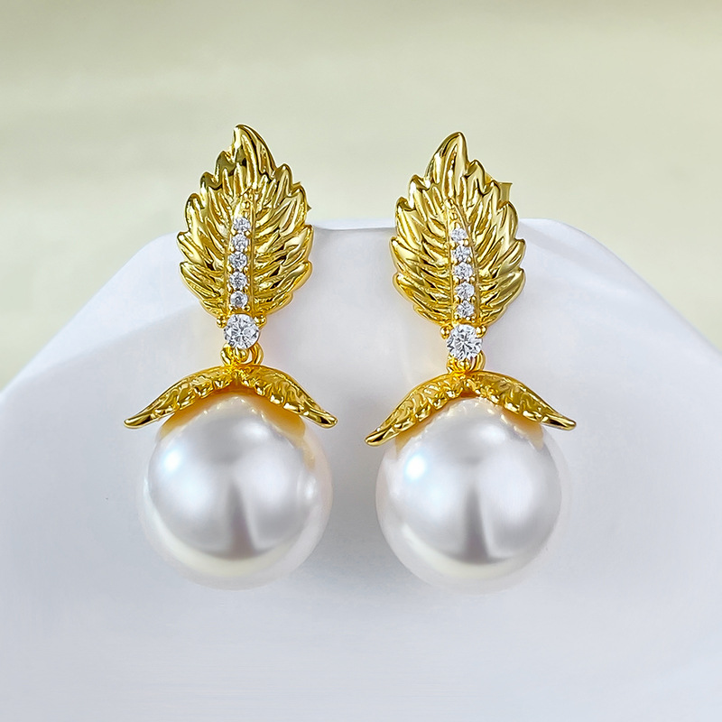 Elegant Vintage French Style Gold Leaf Pearl Earrings - 12mm Freshwater Pearls with Crystal Accents - Chic and Timeless Jewelry