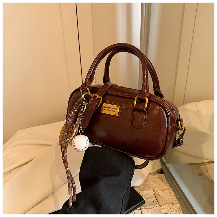 2025 New Outdoor Style Free Delivery Designer Bag High-end Fashion Niche Ins Baguette Temperament Can Be Carried On One Shoulder Crossbody Hand-held