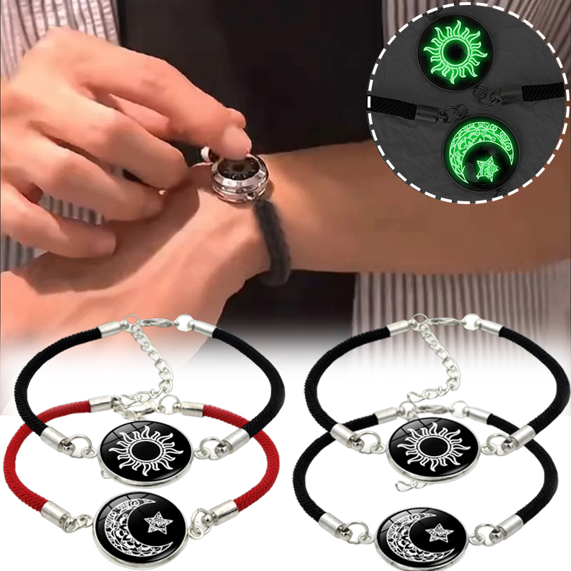 2 Pezzi Di Braccialetti Intrecciati Al Sole Luminosi Del Sole Luminio