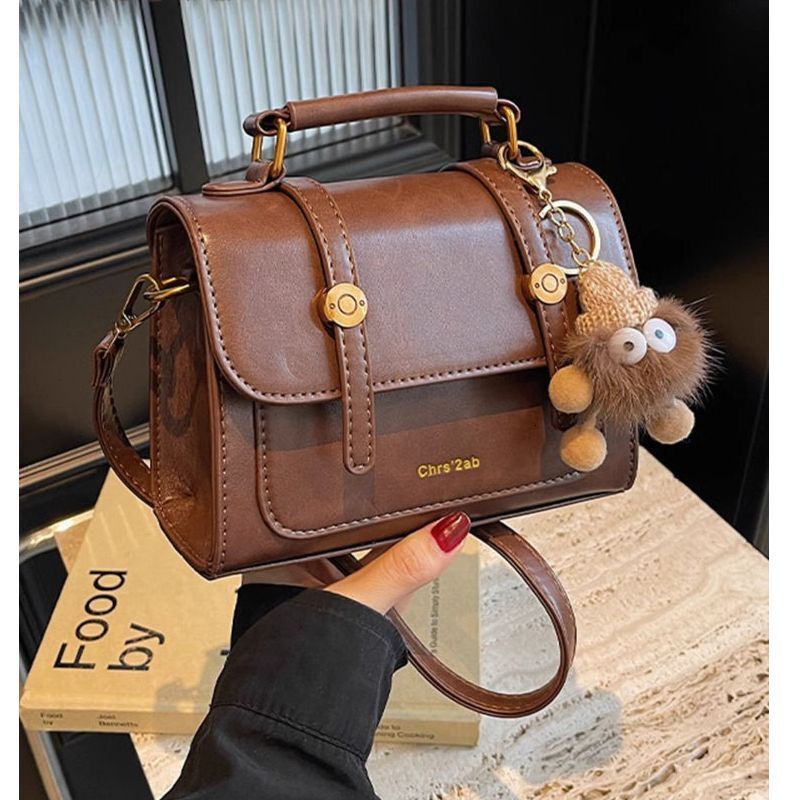 2025 New Outdoor Style Free Delivery Designer Advanced Texture Women's Versatile Crossbody Bag Fashionable And Super Popular Hand-held Small Squa