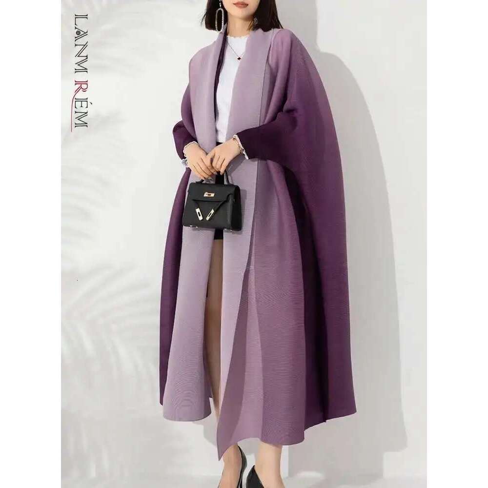 LANMREM Gradient Pleated Trench Coat For Women Bat Sleeve Scarf Collar Long Windbreaker Female Fashion Clothing 2025 New 2DA2148