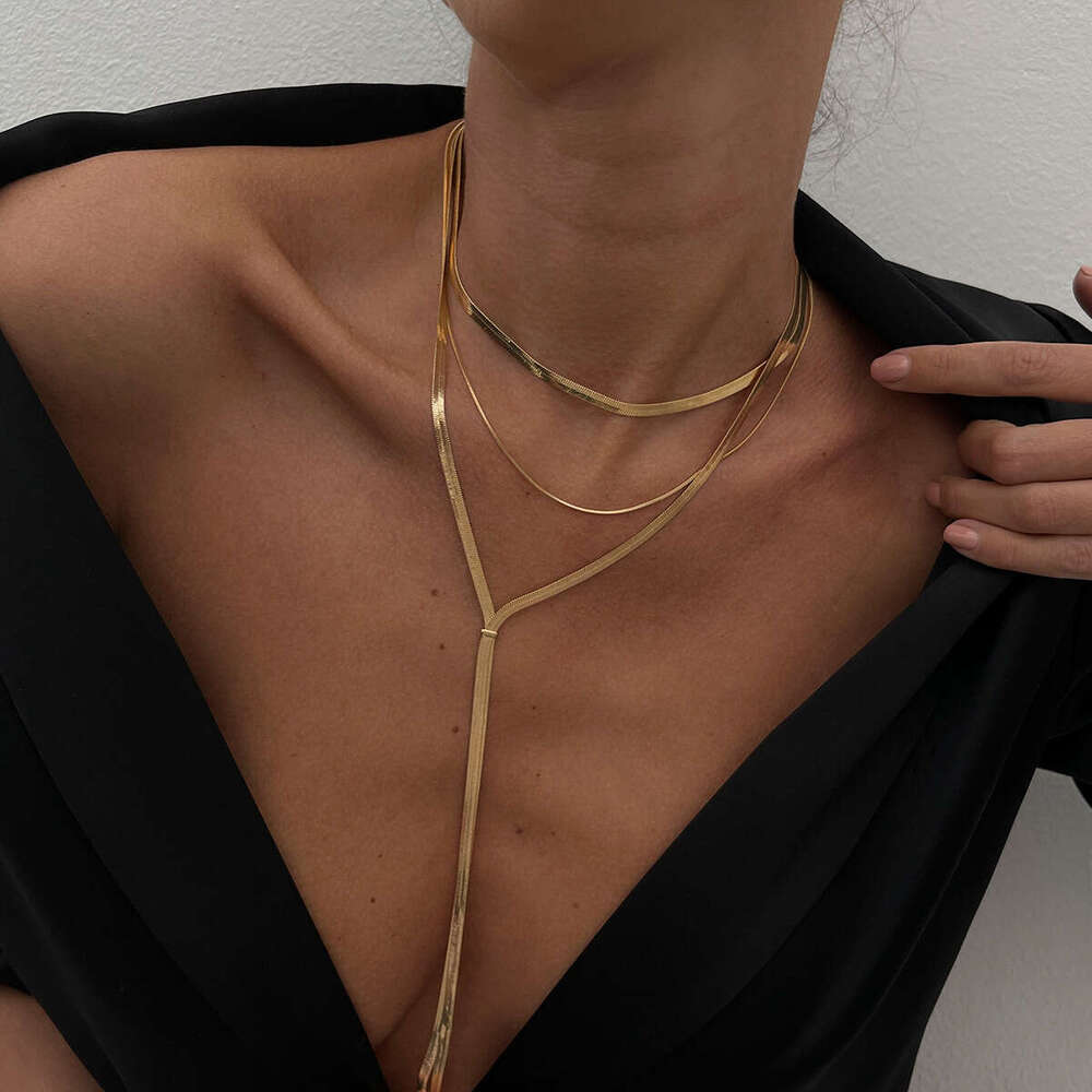 Unique Hip hop Snake Bone Chain Collarbone Chain Chocker with French Tassel Metal Necklac