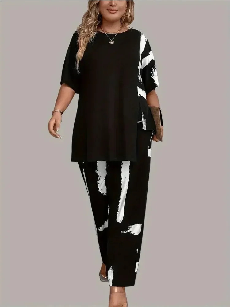 Plus Size1XL5XL Womens Elegance Brush Print Short Sleeve Round Neck Split Top Matching Pants 2 Piece Outfit Set 250516Z