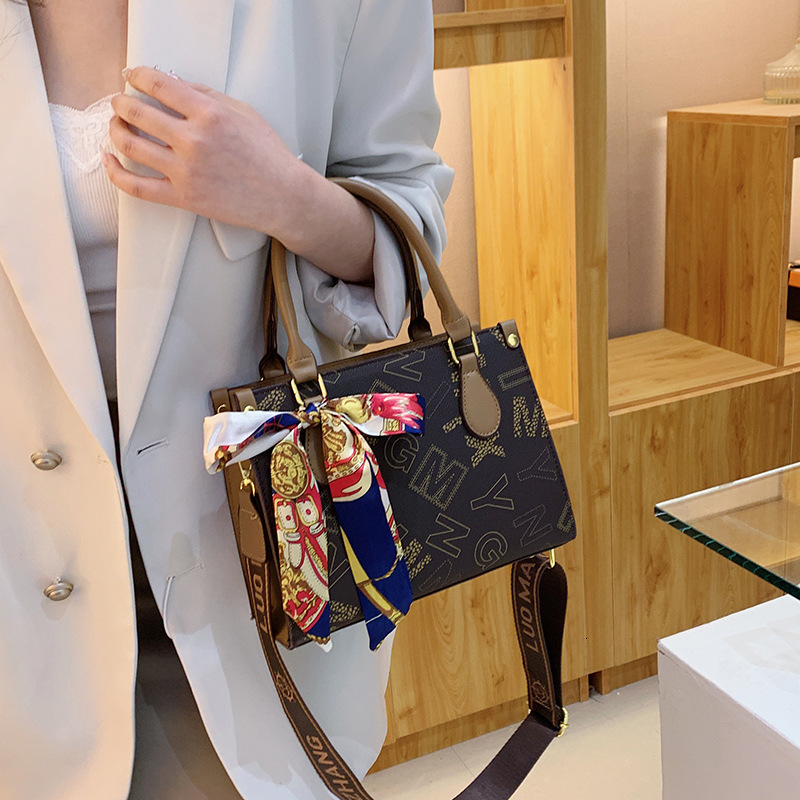 2025 New outdoor style luxury free delivery Designer Bag Large Capacity High Beauty Premium Printed Fashion Versatile Women's Handbag Single Shou