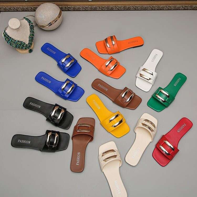 Fashion Sandals Candy Colored Designer Sandals New Buckle Style Simple Flat Slippers 2025 Summer Beach Sandals Outdoor Casual Slippers Wholesale