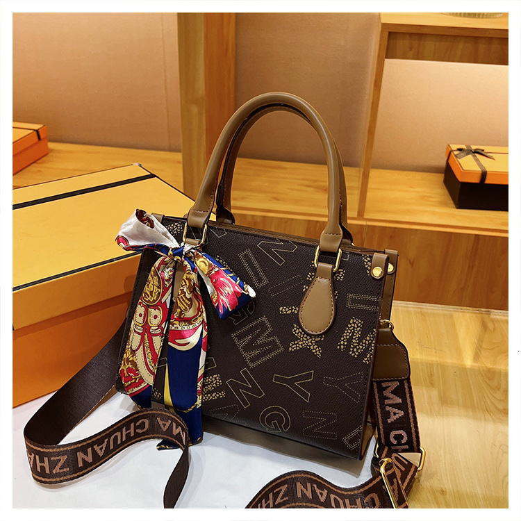 2025 New outdoor style luxury free delivery Designer Bag Large Capacity High Beauty Premium Printed Fashion Versatile Women's Handbag Single Shou