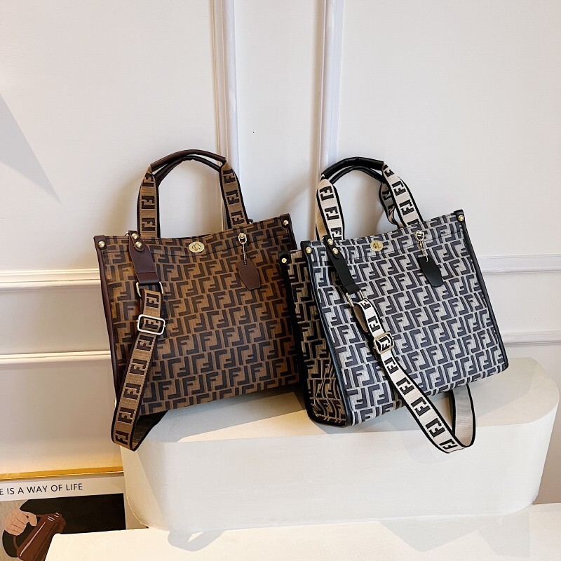 Women's Luxury Shoulder Bag Free Shipping Designer Bag European And American Fashion Retro Printed Handbag New Large Capacity Trendy Tote Bag