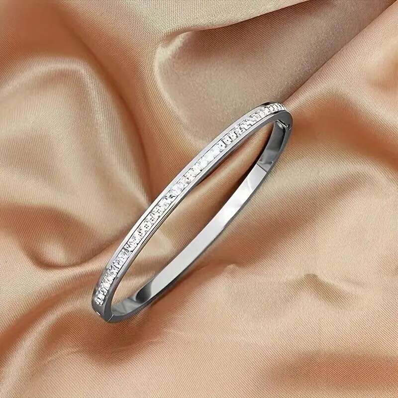 Fashionable New Niche Pave Diamond Delicate Oval Small Square Diamonds Bracelet