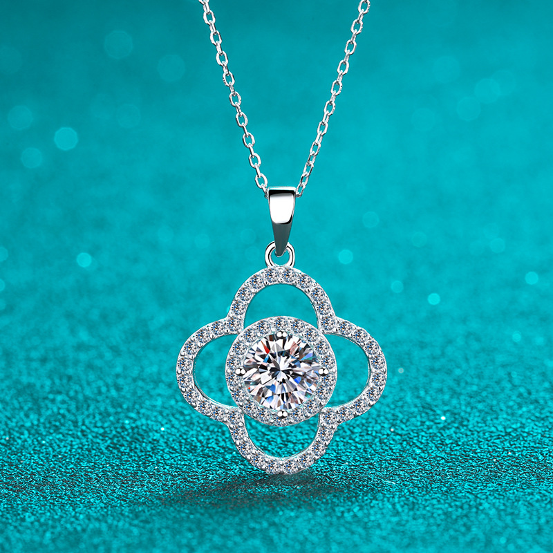 Chic Feminine Accessory: Dazzling 1CT Moissanite Gemstone Pendant Adorning a Noble Heart