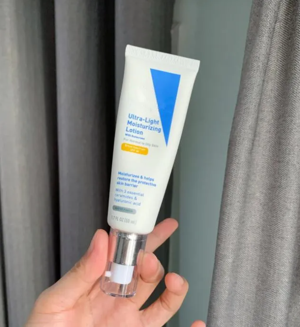 Skin renewing Ultra-Light Moisturizing Lotion 50ml 1.7oz For Normat to Oily Skin Moisturizing Cream