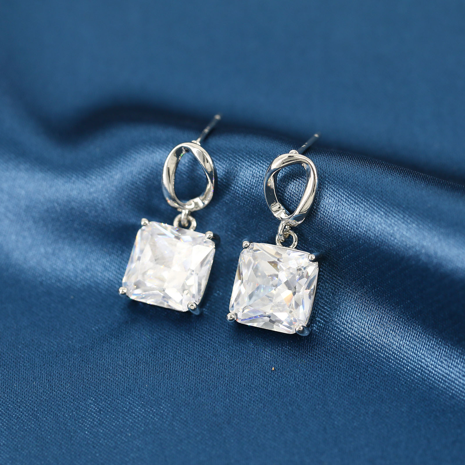 Cushion Princess Cut Bridal Earrings Simple Bride Drop Post Clear Cubic Zirconia Dangle Stud For Wedding Prom Anniversary Daily wear is also very fash