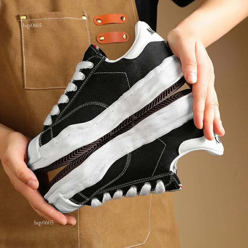 Free shipping 2025 new designer shoes fashion trainers for men casual classic black white red yellow blue green outdoor sports sneakers 39-45
