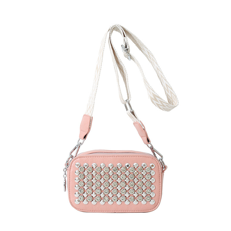 2025 New Outdoor Style Luxury Free Delivery Designer Bag Popular Korean Version Fashionable Rivet Personalized Women's Wide Shoulder Strap Crossb