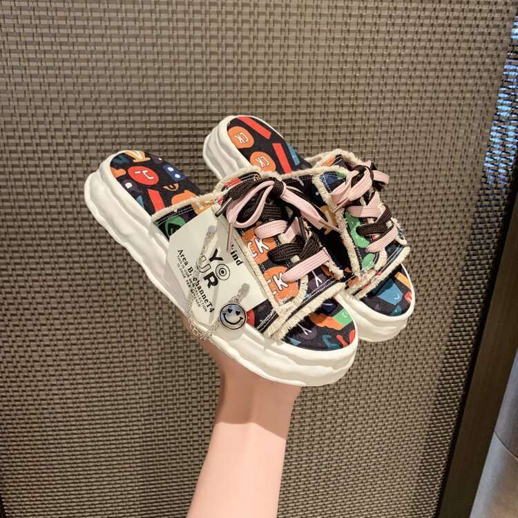 Fashionable Thick Bottom Slippers Summer Graffiti Outerwear New Sandals Small Sponge Bottom Women's Cool Slippers 2025 New Designer Sandals