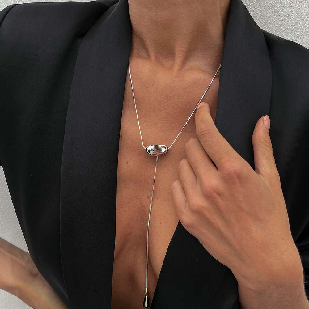 Geometric Snake Chain Necklace with Teardrop Pendant Modern Minimalist Alloy Collarbone Jewelry in Gold and White