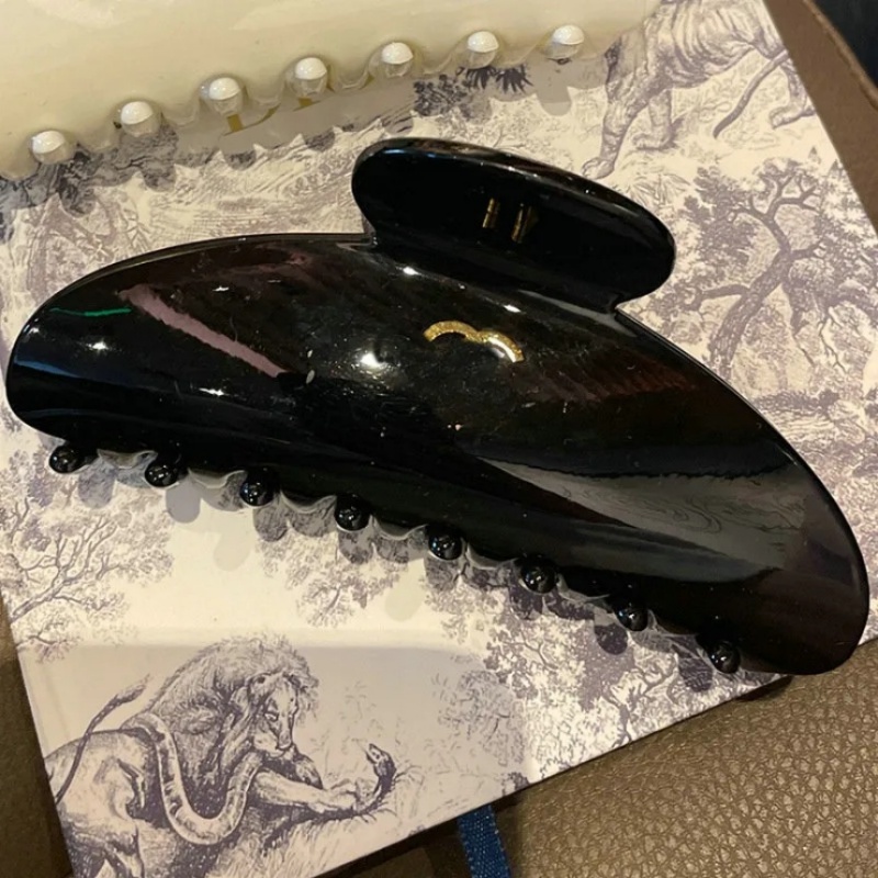 Luxury Womens Designer Triangle Hair Clips For Ladies Girls Letter Hair Clips Large Geometric Hairpin Crab Hair Claw Clip Hair Accessories