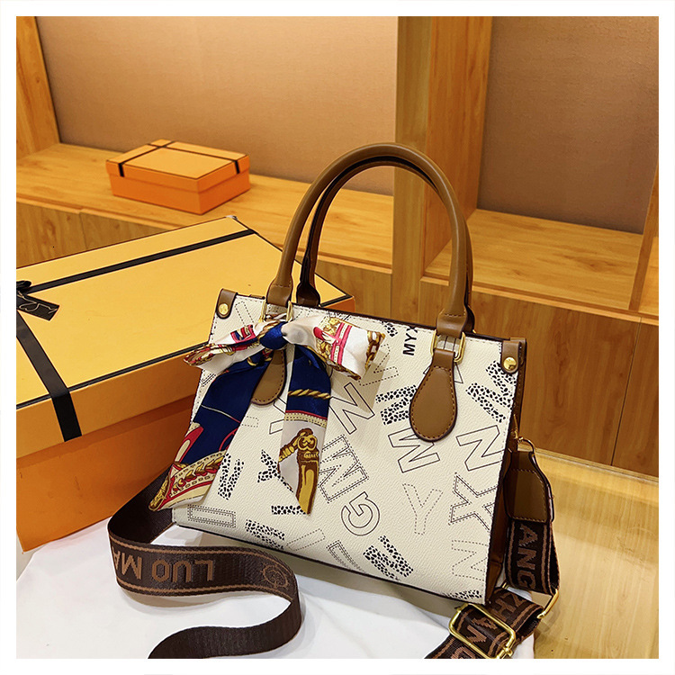 2025 New outdoor style luxury free delivery Designer Bag Large Capacity High Beauty Premium Printed Fashion Versatile Women's Handbag Single Shou