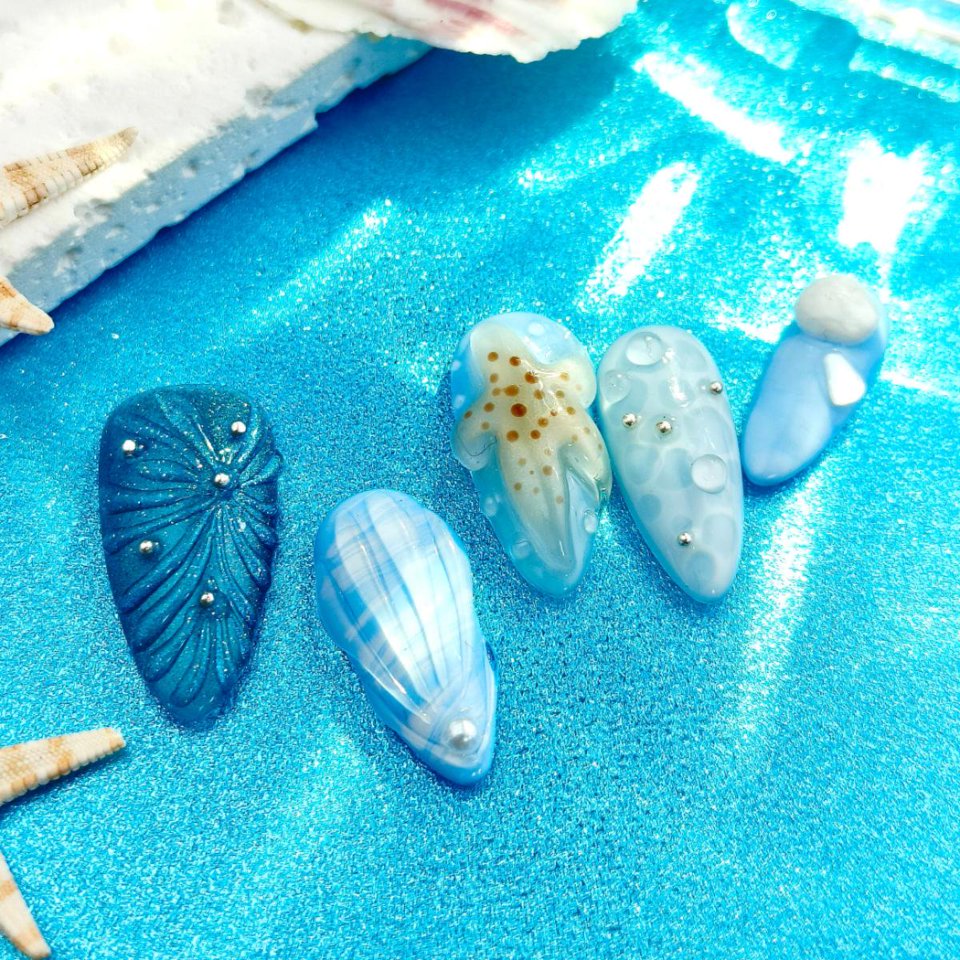 10pcs Ocean series Handmade Press-on nails Medium Almond Nails Bundle 3D Hand drawn Flower Starfish Finished nail stickers Free storage box jelly glue