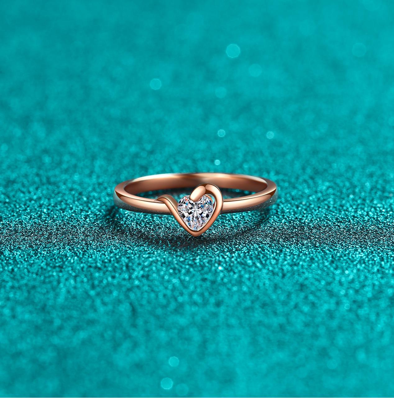 Chic S925 Sterling Silver Moissanite Ring Featuring a Delicate Heart Shape
