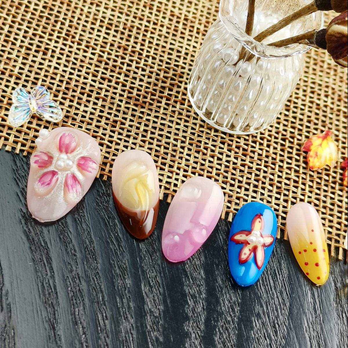10pcs 3D Hand drawn Flowers Handmade Press-on nails Short Almond Nails Bundle Butterfly Summer Sweet Finished nail stickers Free storage box jelly glu