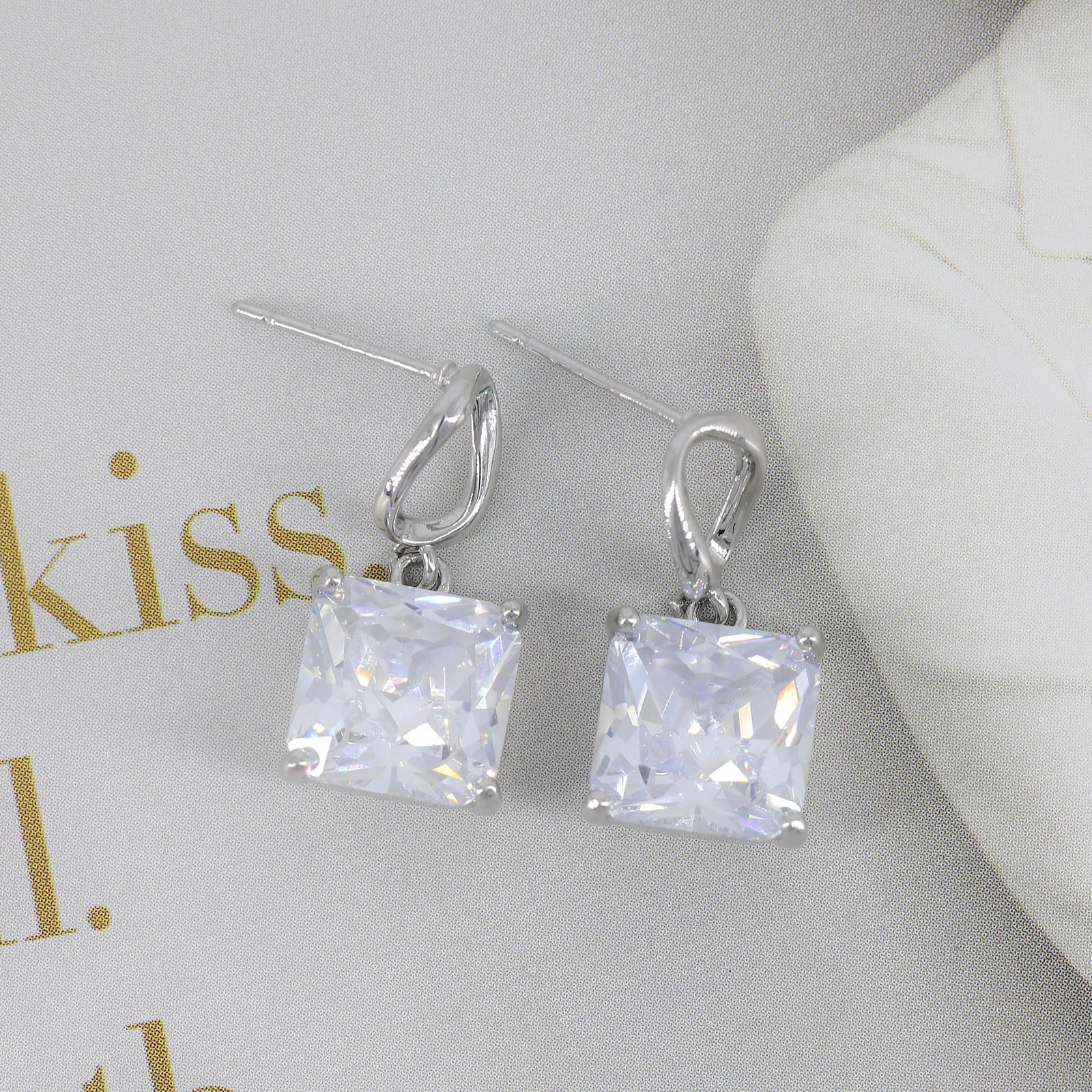 Cushion Princess Cut Bridal Earrings Simple Bride Drop Post Clear Cubic Zirconia Dangle Stud For Wedding Prom Anniversary Daily wear is also very fash