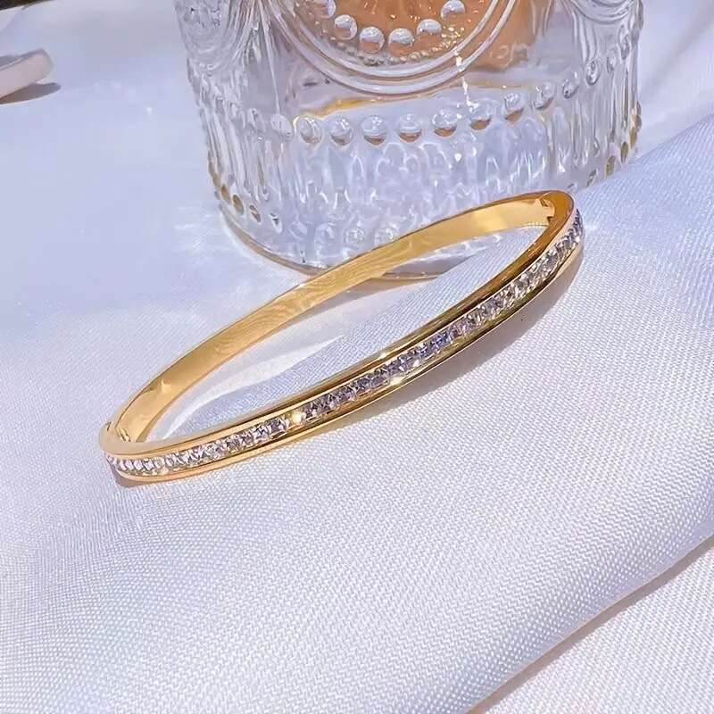 Fashionable New Niche Pave Diamond Delicate Oval Small Square Diamonds Bracelet
