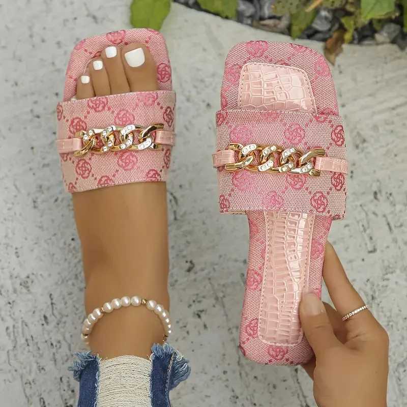 New Summer Women Flat Slippers Luxury Outdoor Beach Flat Sandals Trend Brand Designer Slippers Women Big Size Slides Women M250522