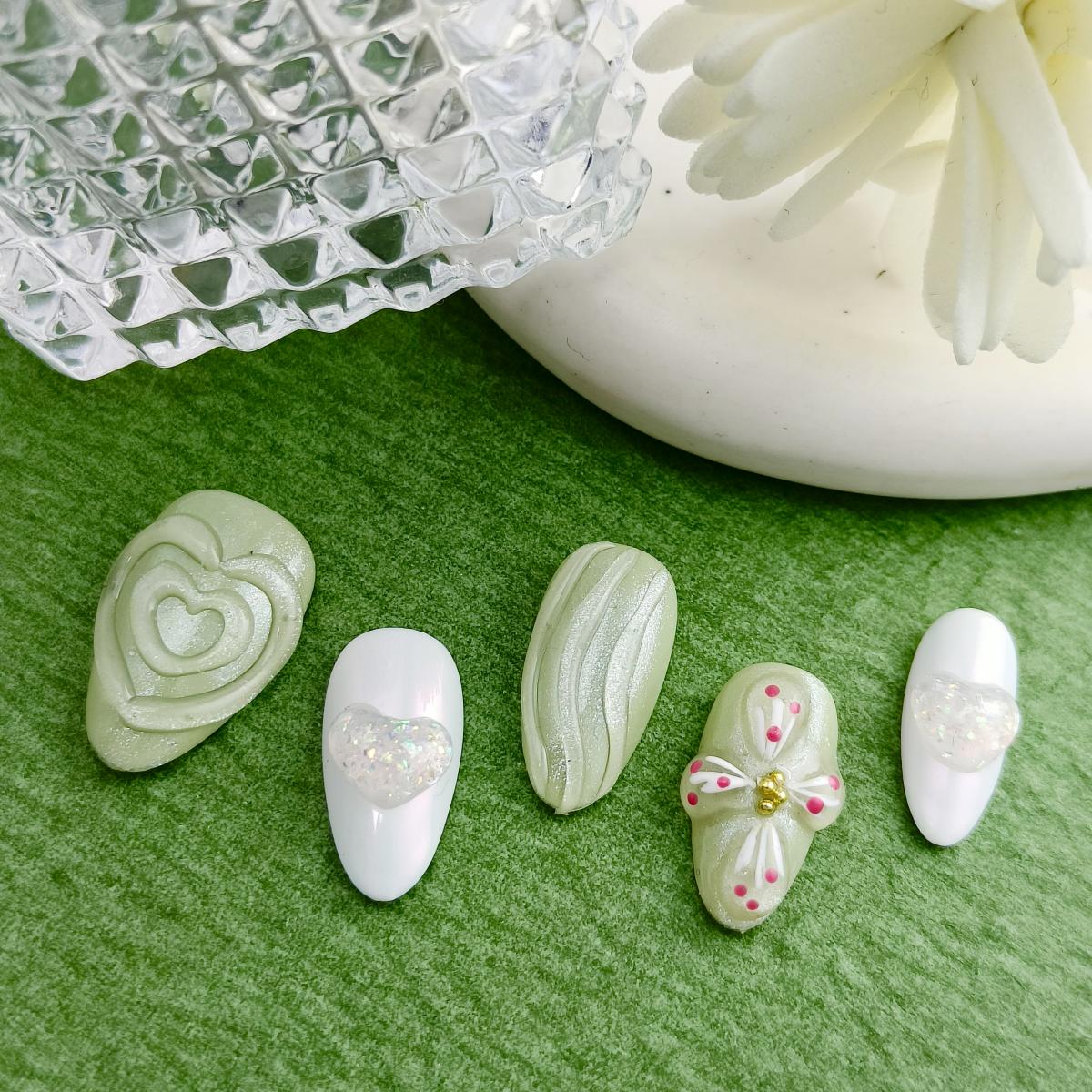 10pcs 3D Hand drawn Flowers Handmade Press-on nails Short Almond Nails Bundle 3D Love Green Spring Summer Finished nail stickers Free storage box jell