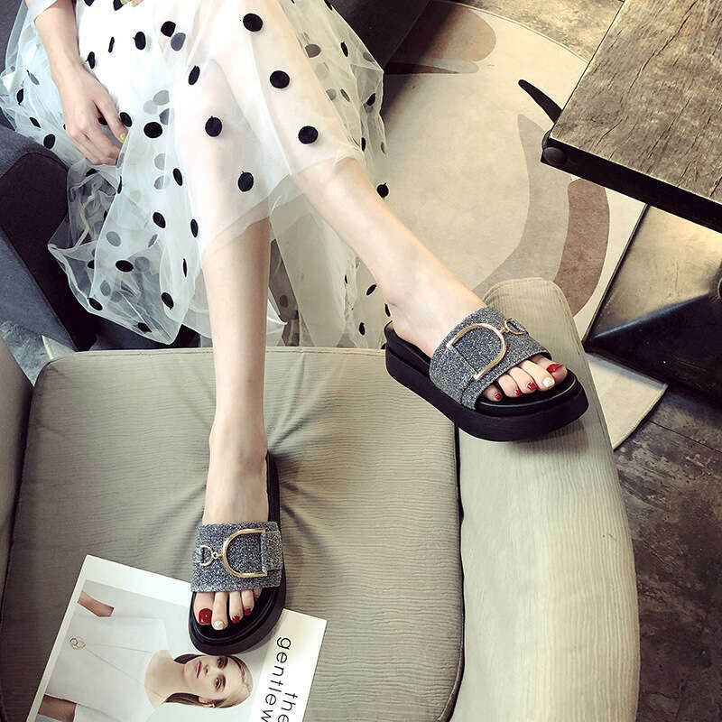 Slippers, Female Designer Sandals For Outdoor Wear, 2025 New Summer Fashion, Sponge Cake Thick Soled Women's Height Increasing Sandals, Beach Bea