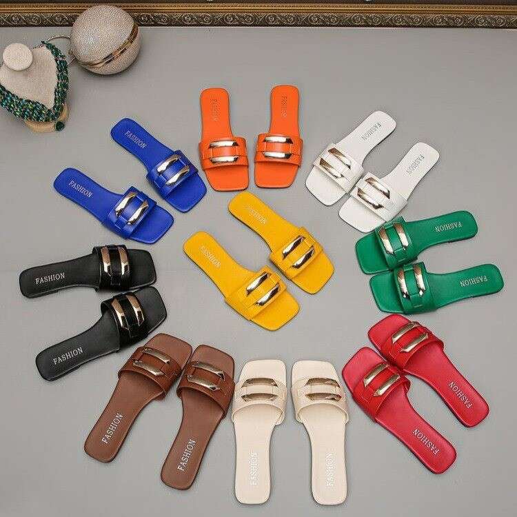 Fashion Sandals Candy Colored Designer Sandals New Buckle Style Simple Flat Slippers 2025 Summer Beach Sandals Outdoor Casual Slippers Wholesale