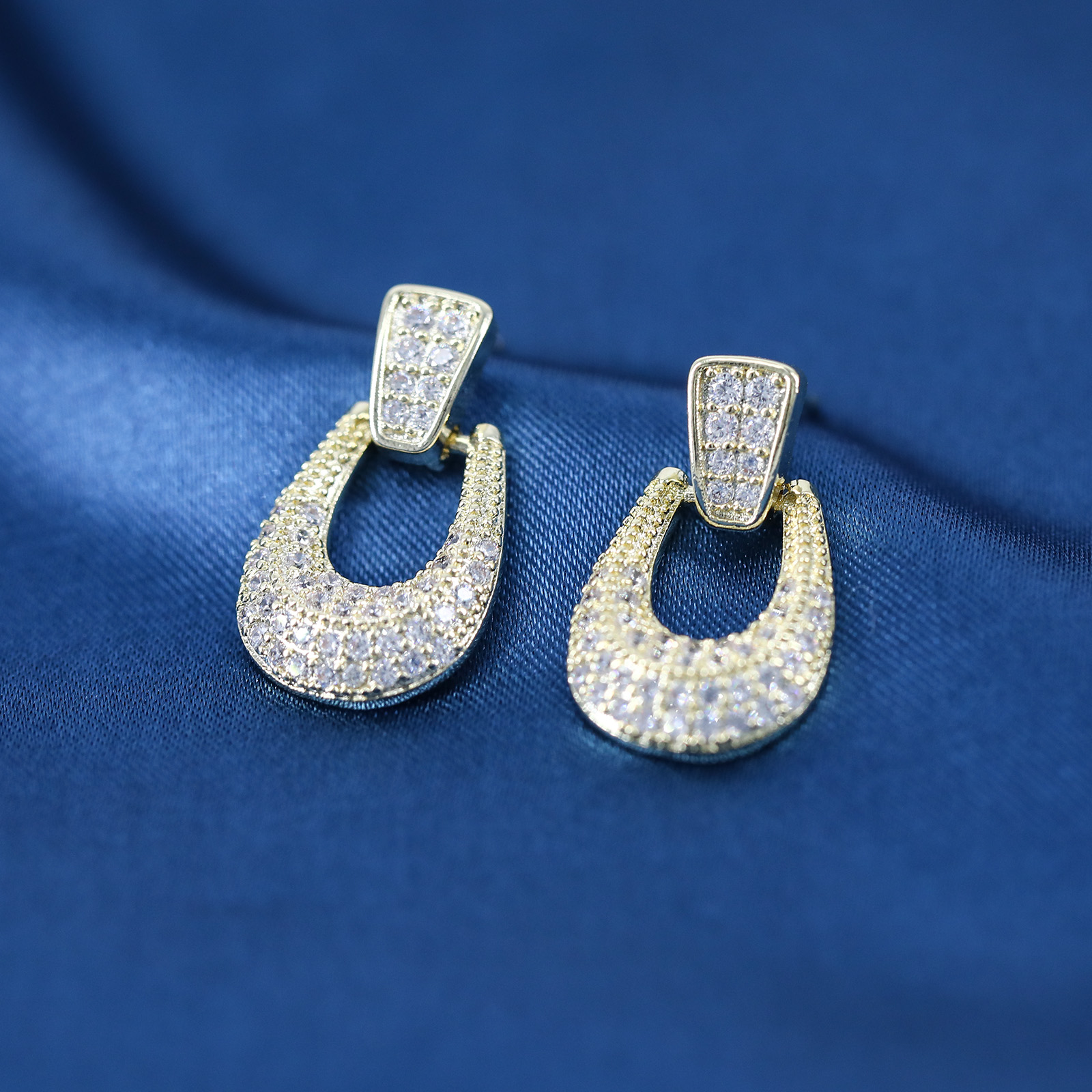 Cushion Princess Cut Bridal Earrings Simple Bride Drop Post Clear Cubic Zirconia Dangle Stud For Wedding Prom Anniversary Elegant earrings are simple 