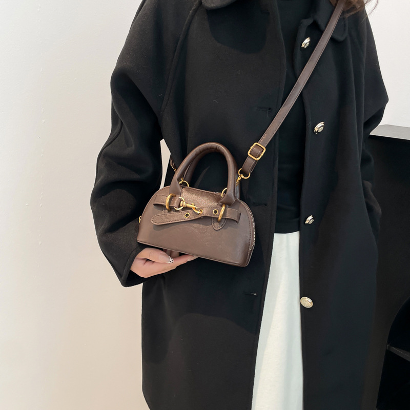 2025 New Outdoor Style Luxury Free Delivery Designer Bag Super Popular Hand-held Shell Small For Girls Light Luxury High-end Feeling Bowling Tote Cros