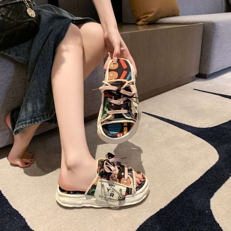 Fashionable Thick Bottom Slippers Summer Graffiti Outerwear New Sandals Small Sponge Bottom Women's Cool Slippers 2025 New Designer Sandals