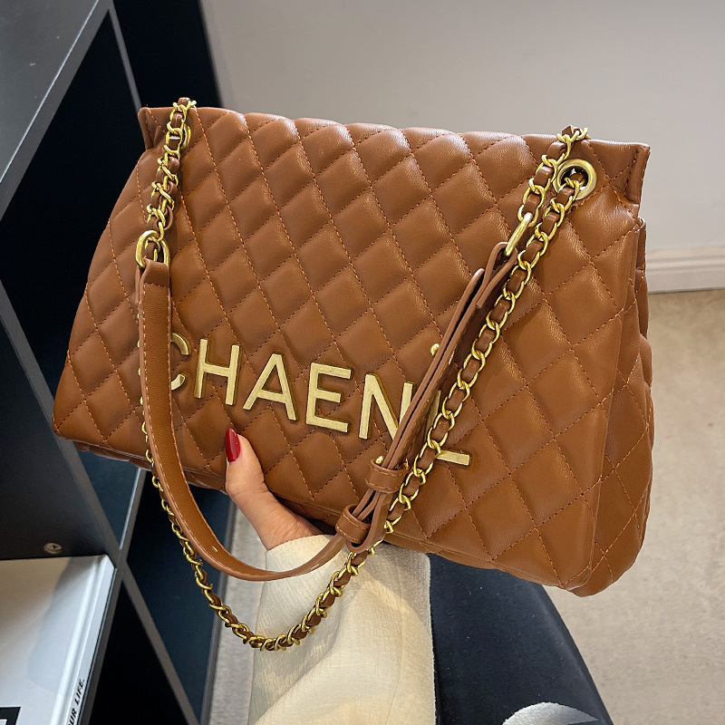 A new type of simple and fashionable large-capacity crossbody women's bag with diamond-shaped embroidered thread 2025s hot