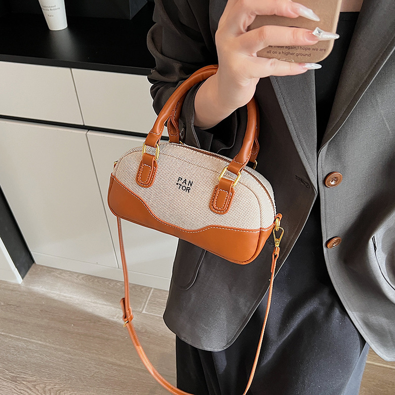 2025 New Outdoor Style Luxury Free Delivery Designer Bag Color Blocking Small Bowling Bag Niche Design Simple Commuting Boston Single Shoulder Pillow 