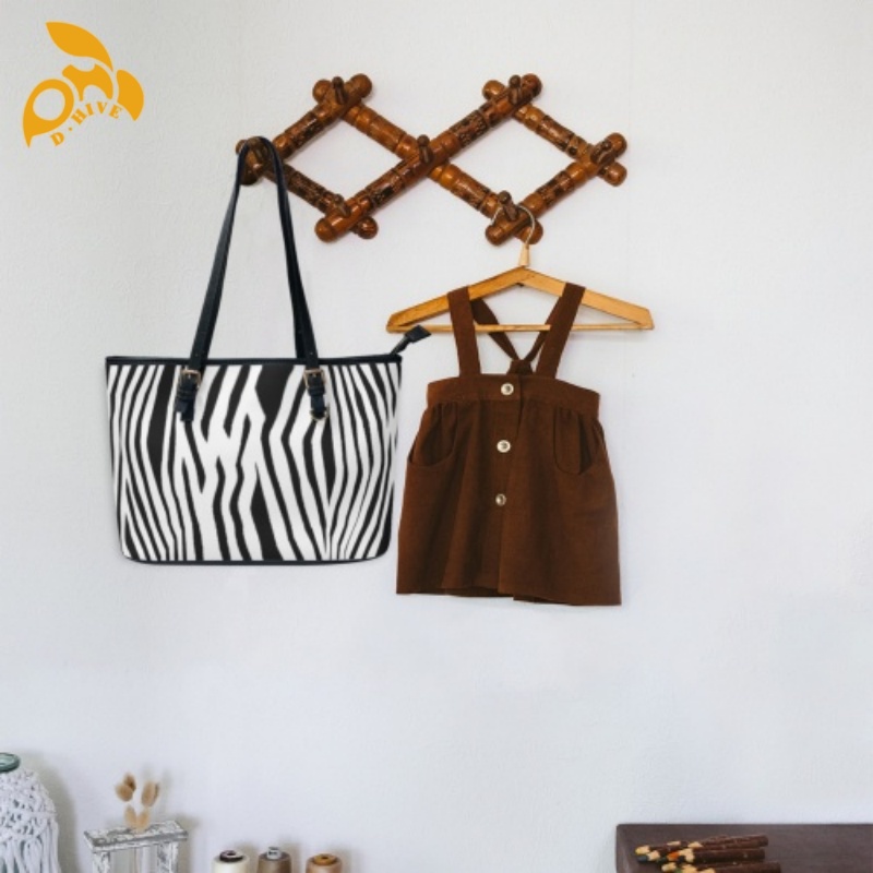 Free delivery. TOP fashion designers customize lightweight high-quality white and black leather handbags in size M.