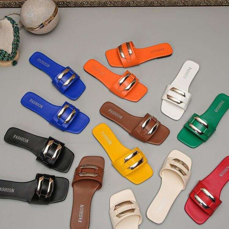 Fashion Sandals Candy Colored Designer Sandals New Buckle Style Simple Flat Slippers 2025 Summer Beach Sandals Outdoor Casual Slippers Wholesale