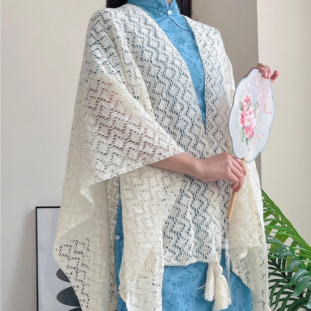 K789 Summer new 2025 all-match thin shawl women's knitted hollow tassel fashionable outer wear cheongsam white cloak trend