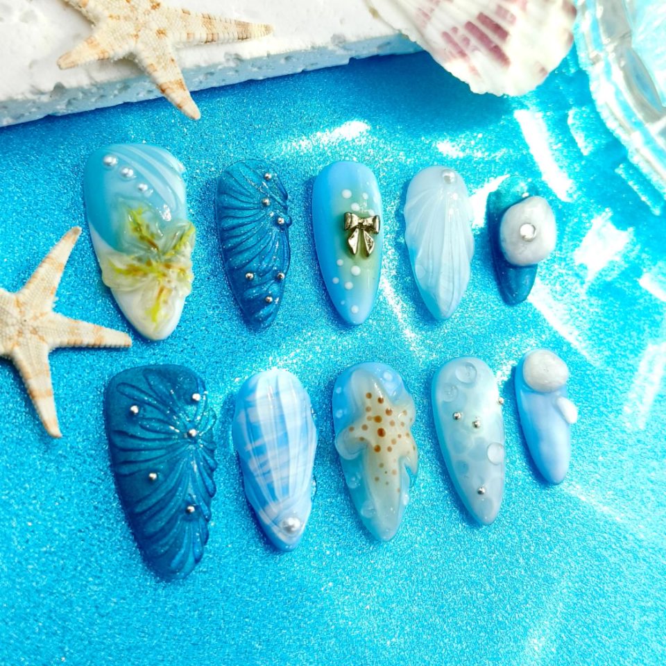 10pcs Ocean series Handmade Press-on nails Medium Almond Nails Bundle 3D Hand drawn Flower Starfish Finished nail stickers Free storage box jelly glue