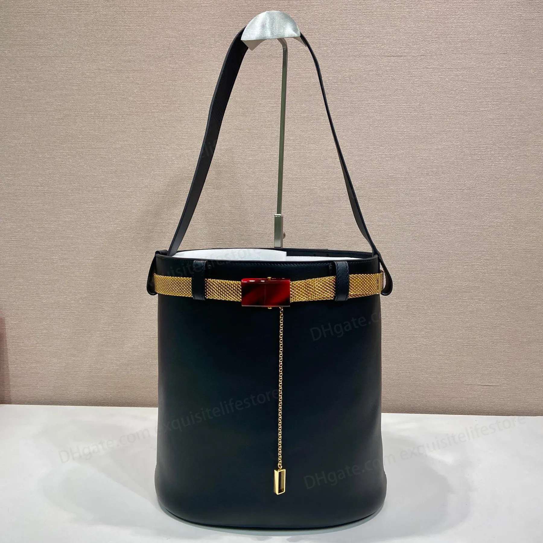 New Buckle Leather Bucket Bag With Jeweled Belt Luxury Designer Genuine Leather Women Casual Shopping Purse Golden Hardware Shoulder Bag Patch Pocket Handbag