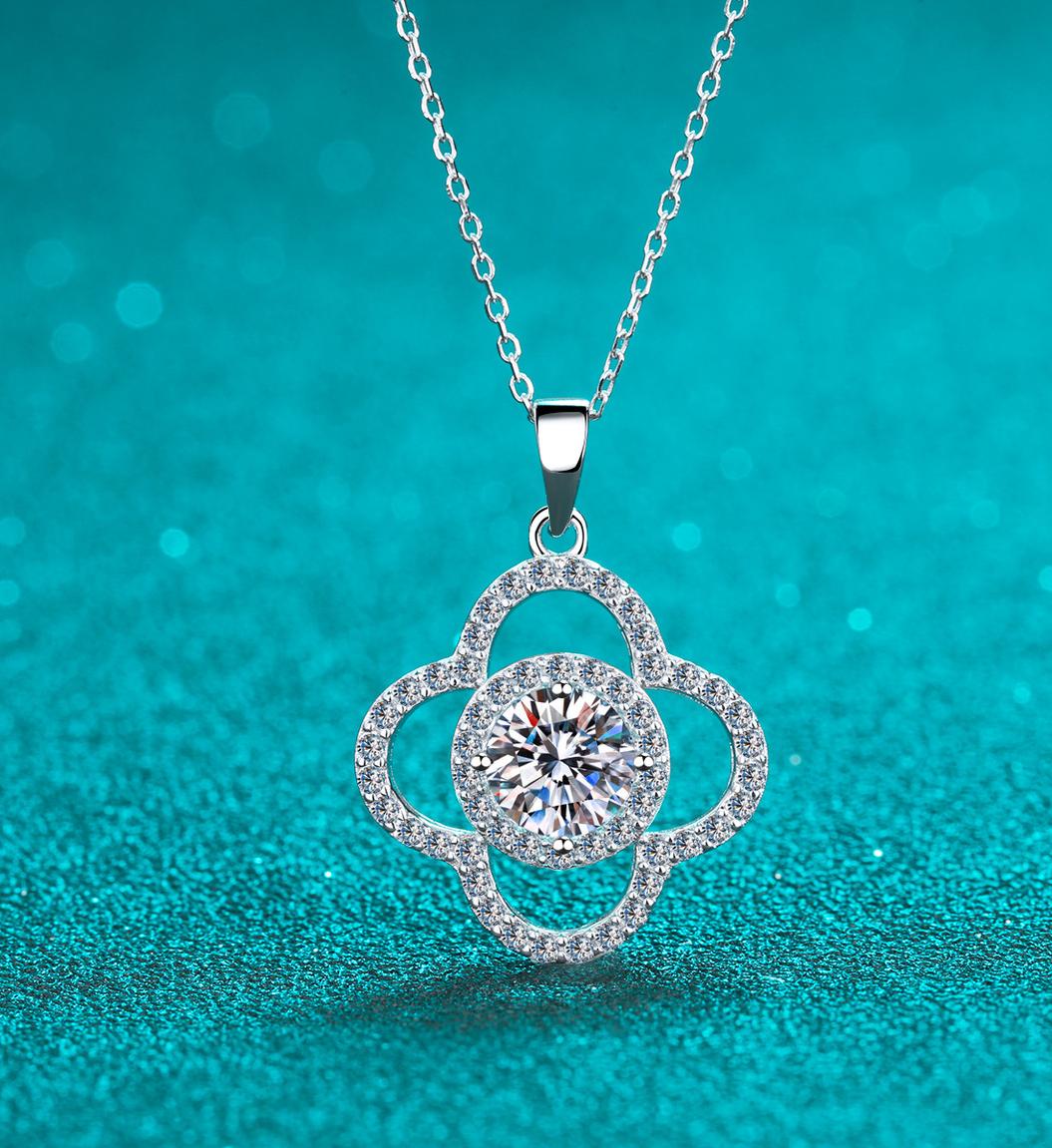 Chic Feminine Accessory: Dazzling 1CT Moissanite Gemstone Pendant Adorning a Noble Heart