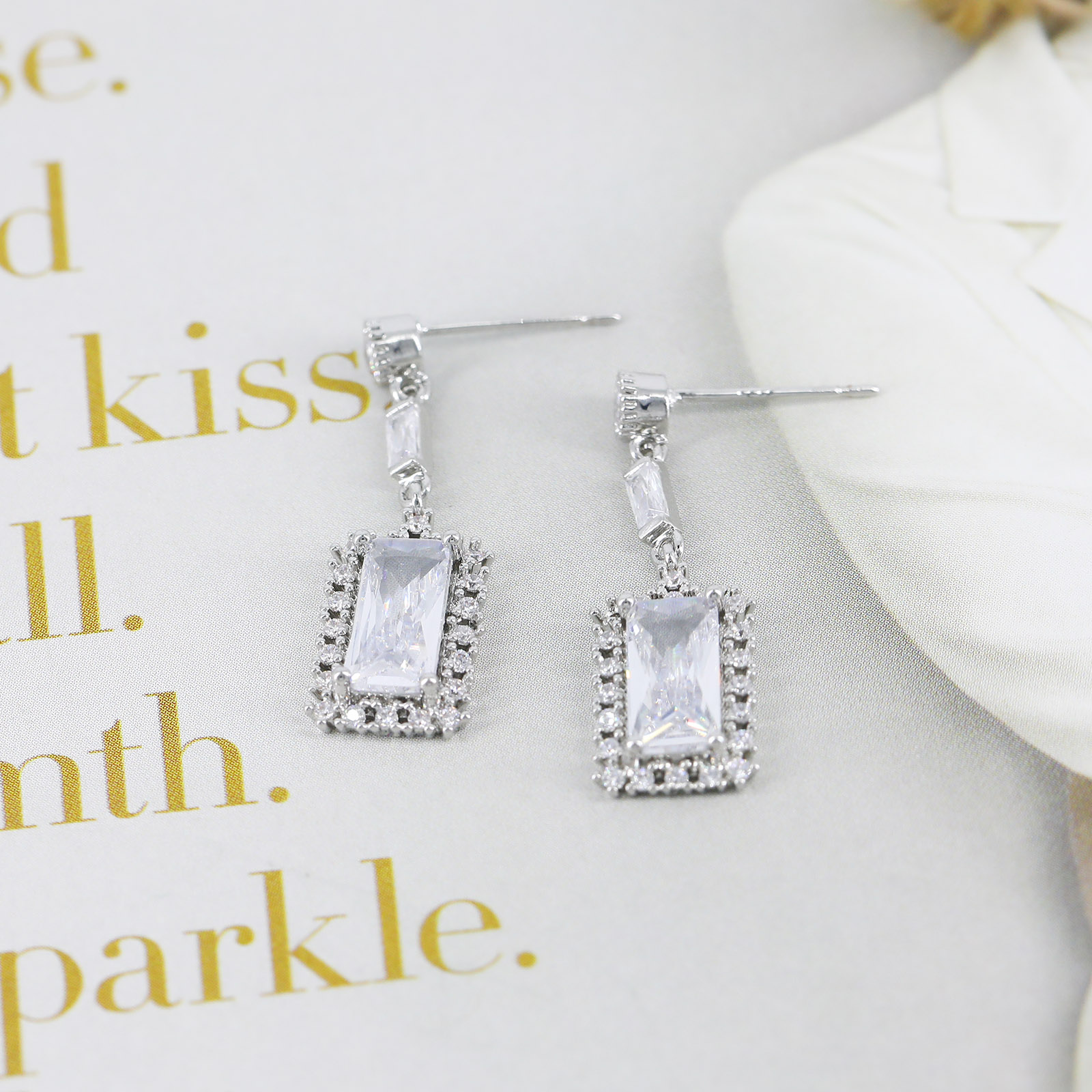 Cushion Princess Cut Bridal Earrings Simple Bride Drop Post Clear Cubic Zirconia Dangle Stud For Wedding Prom Anniversary Full of high-end feeling