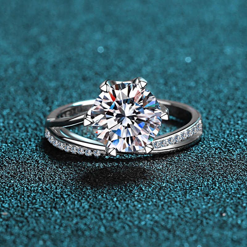 Chic & Timeless Women's Solitaire Ring Made of High-Quality Sterling Silver Highlighted by Exceptionally Clear Cubic Zirconia Gem