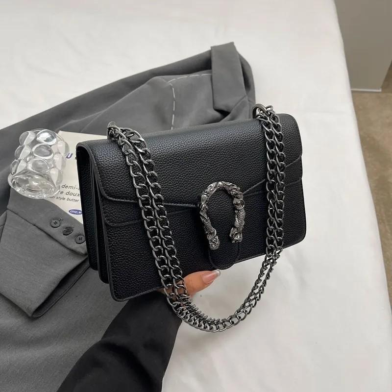 Free shipping fashion light luxury leather chain sling clamshell delicate small square bag solid color shoulder crossbody bag Europe and the United St